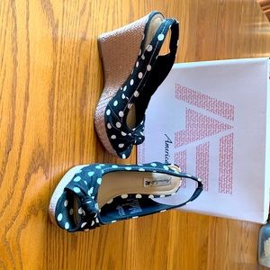 American eagle wedge sandals size 5